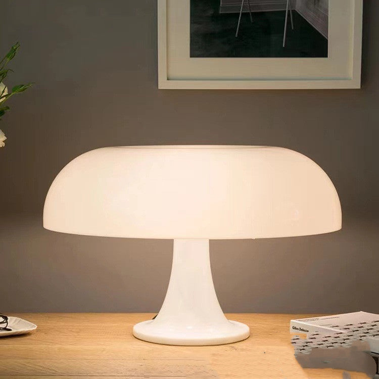 Luce Elegante da Tavolo - Stile Moderno con Paralume in Tessuto