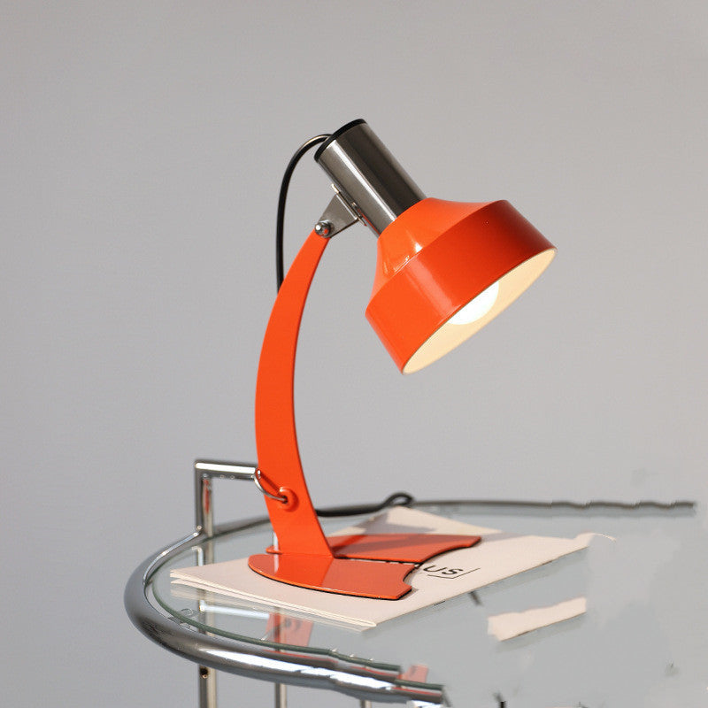 Fascino Vintage con Lampada da Tavolo "Fishtail"