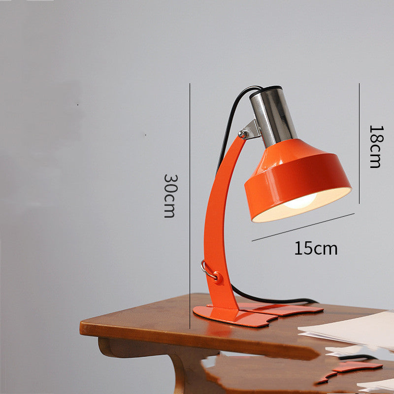 Fascino Vintage con Lampada da Tavolo "Fishtail"
