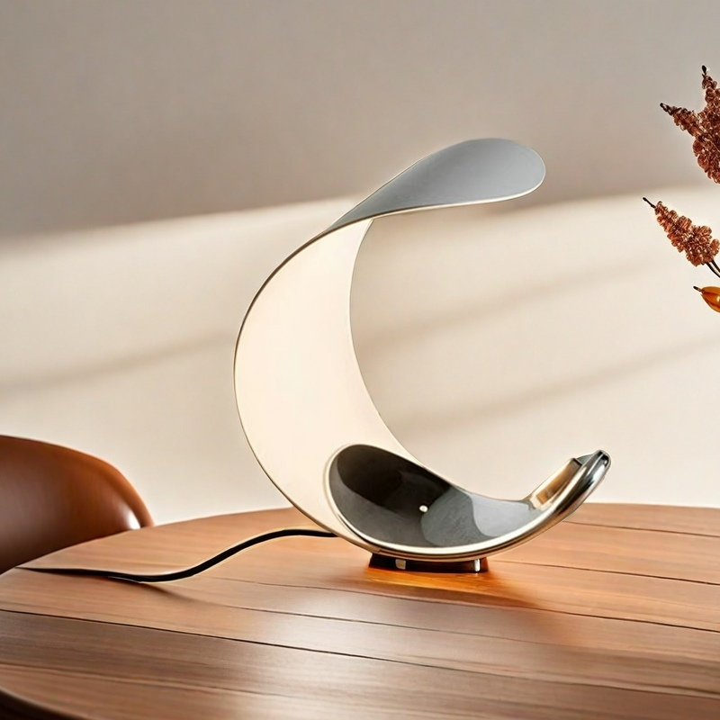 Lampada da Tavolo Luna: Illuminazione e Decorazione per Ogni Ambiente