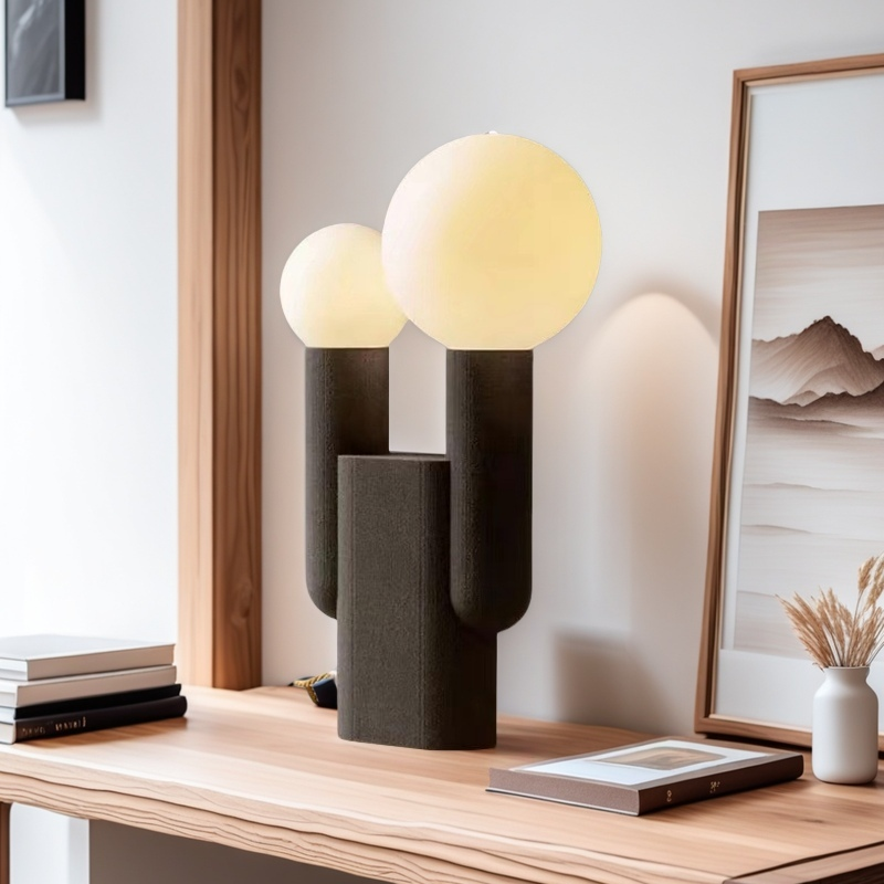 Lampada Moderna con Sfera di Vetro - Design Minimalista per Illuminazione Elegante