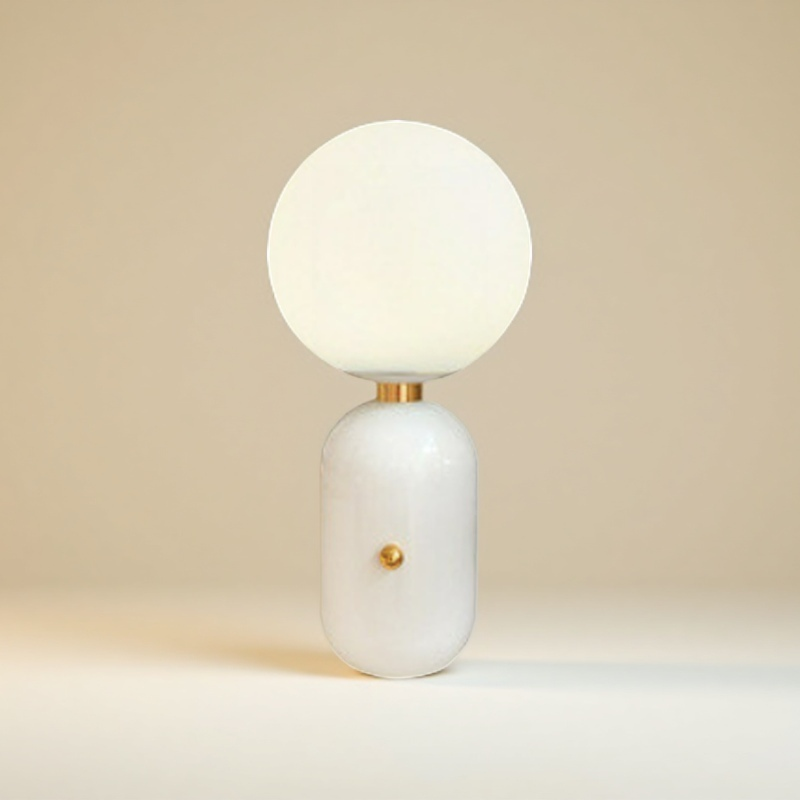 Raffinatezza Moderna con Lampada da Tavolo Sferica