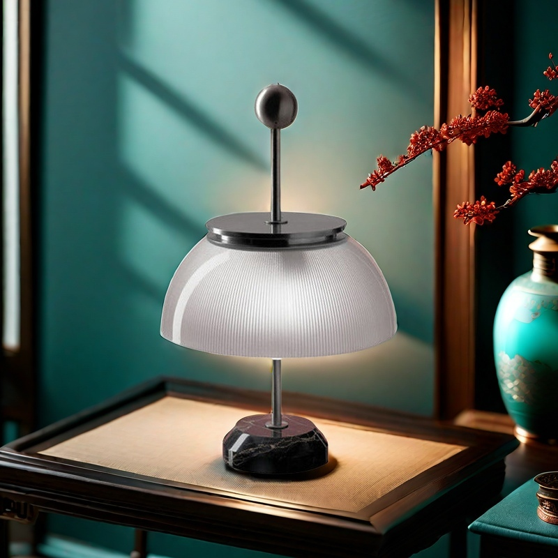 Raffinatezza Minimalista con Lampada da Tavolo in Vetro