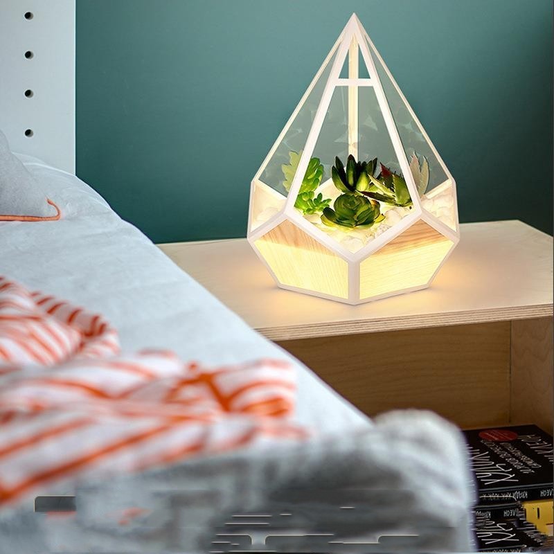 Eleganza Geometrica con Lampada da Comodino "Diamond"