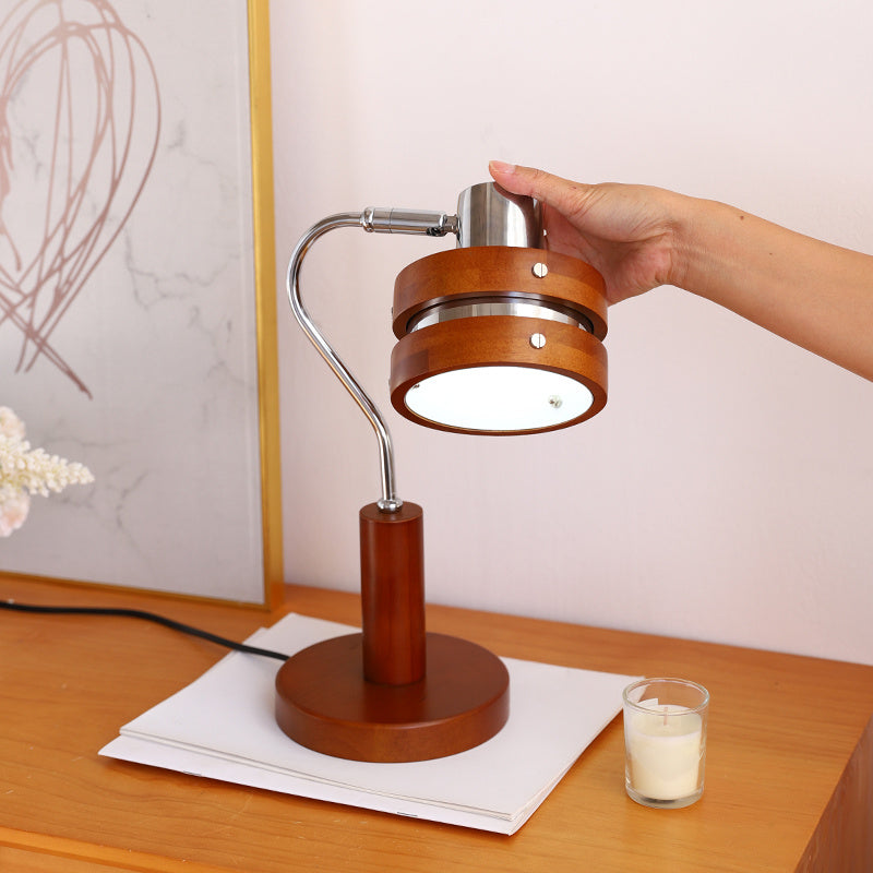 Fascino Retrò con Lampada da Tavolo in Noce Francese