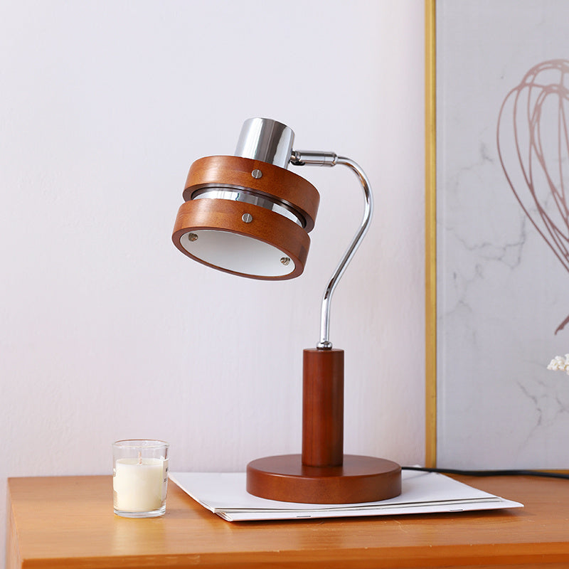 Fascino Retrò con Lampada da Tavolo in Noce Francese