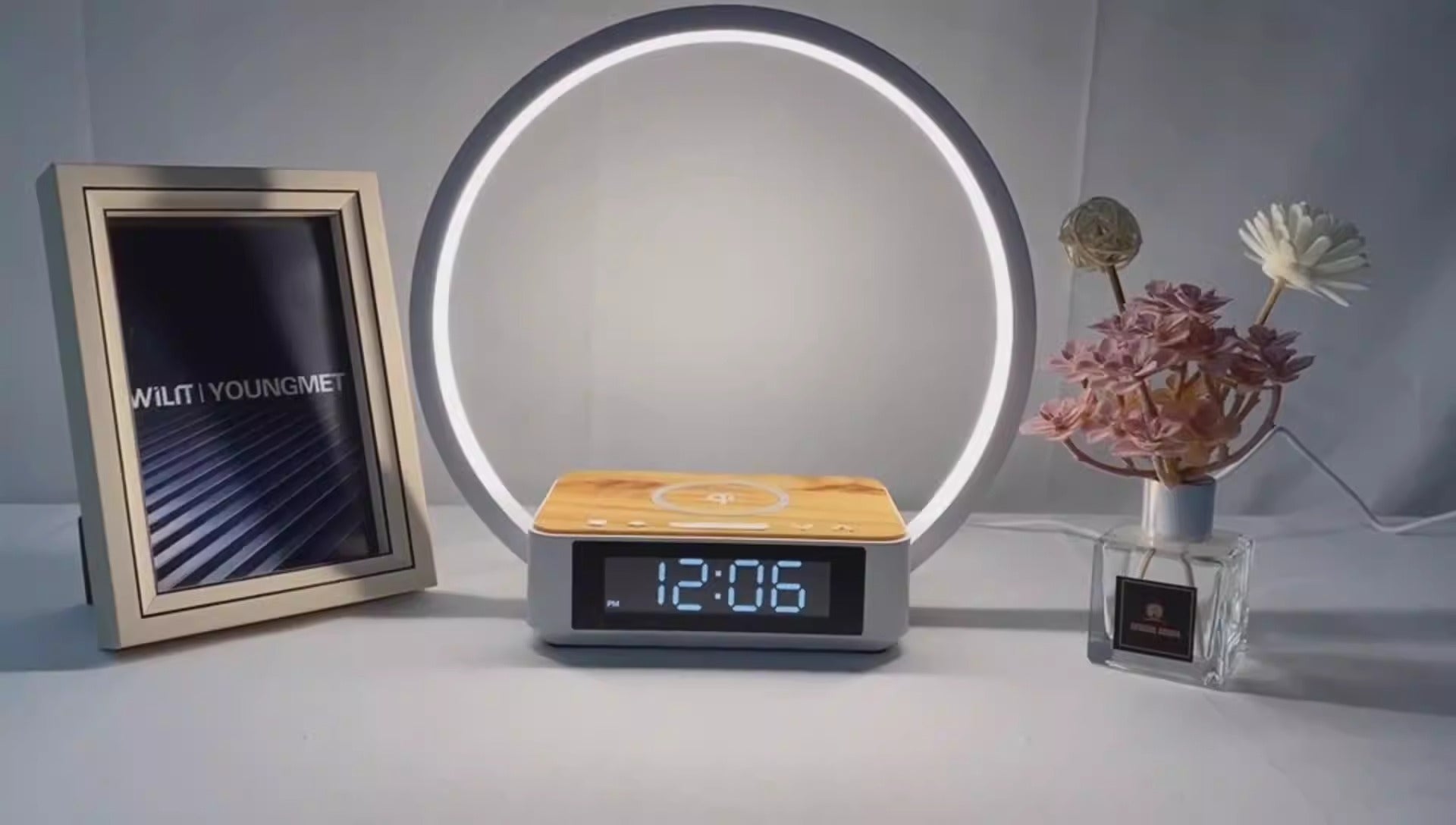 Lampada da Comodino Wireless e Orologio Sveglia: Luce, Stile e Funzionalità
