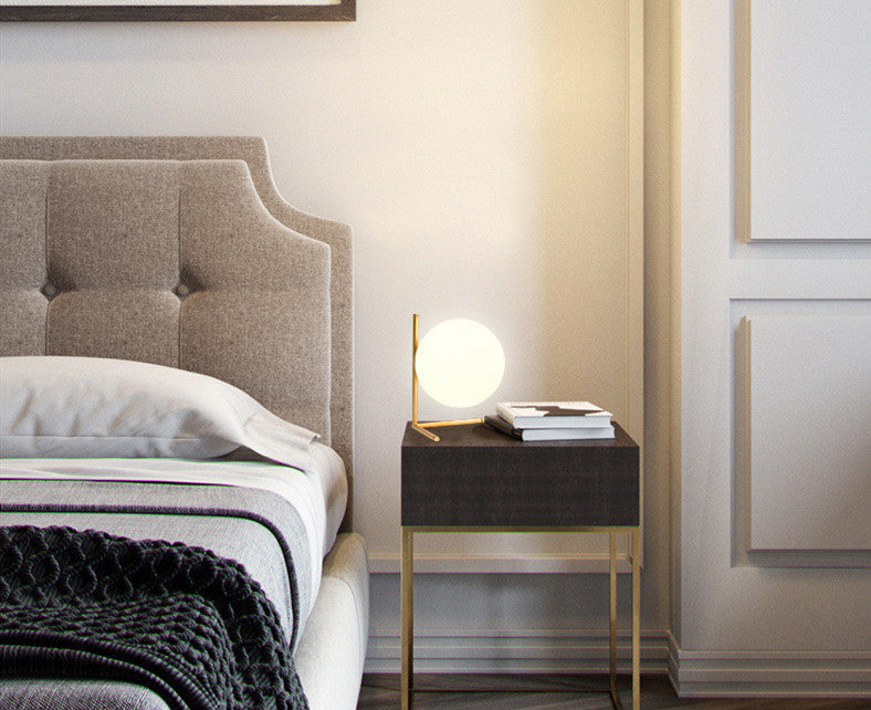 Eleganza Nordica con Lampada da Tavolo Romantica