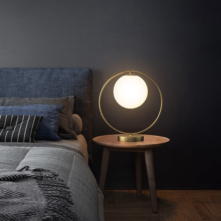 Lampada da Comodino in Rame - Lusso Leggero e Atmosfera Romantica