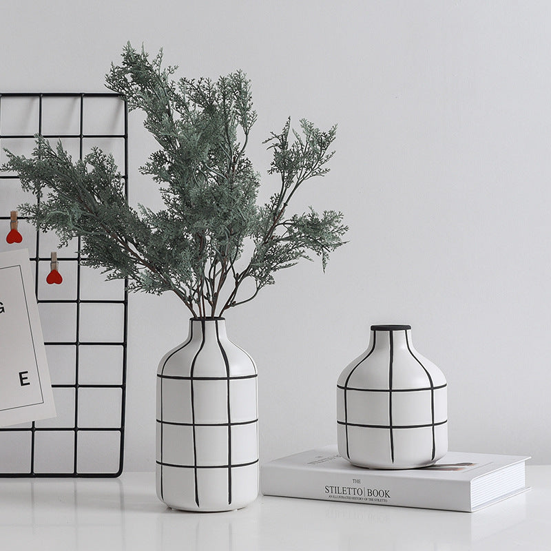 Eleganza Monocromatica con Accessori per la Casa in Porcellana