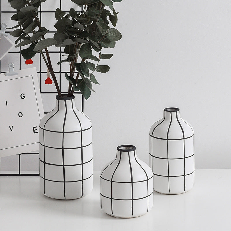Eleganza Monocromatica con Accessori per la Casa in Porcellana
