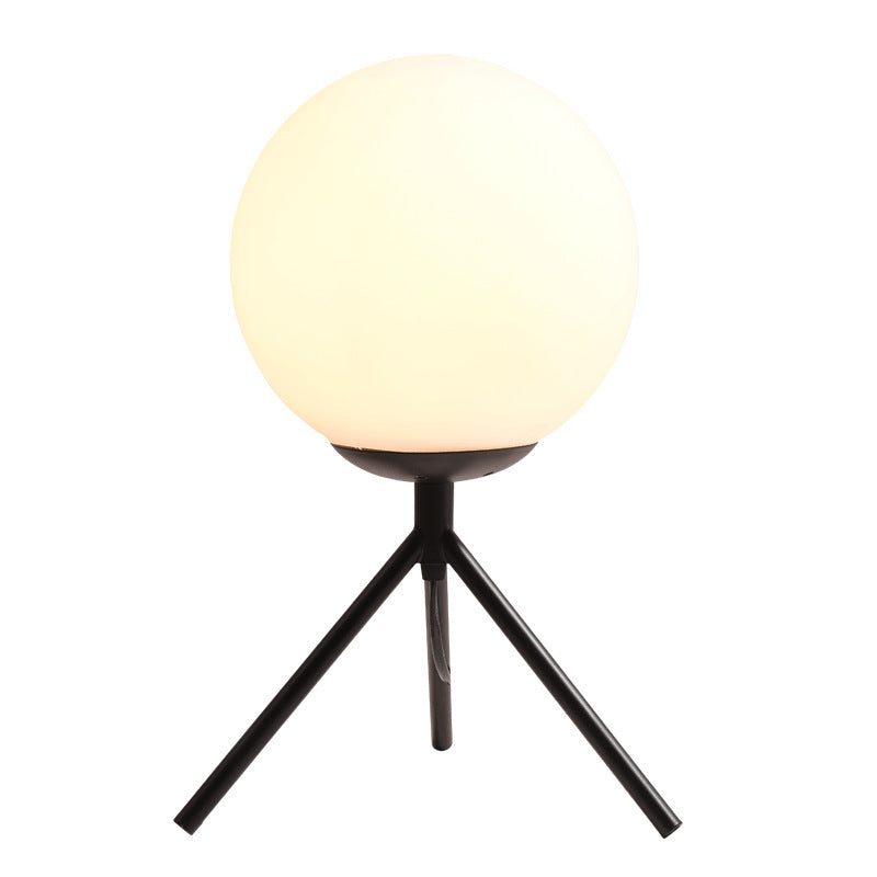 Eleganza Contemporanea con Lampada in Ferro e Vetro