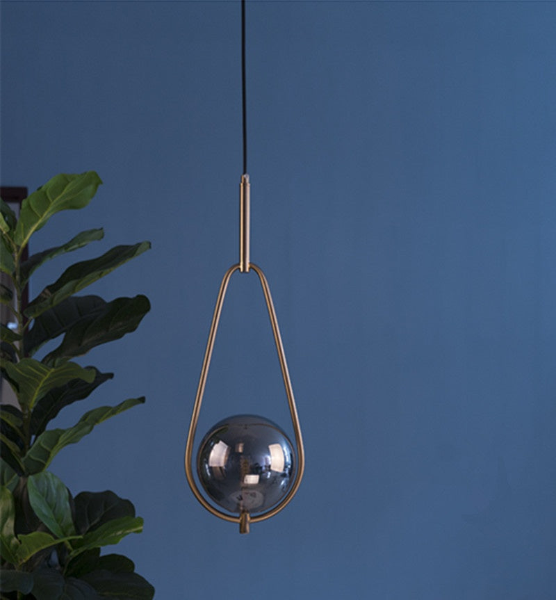 Illumina il Tuo Stile con il Lampadario Sfera di Vetro per Bar e Sala da Pranzo