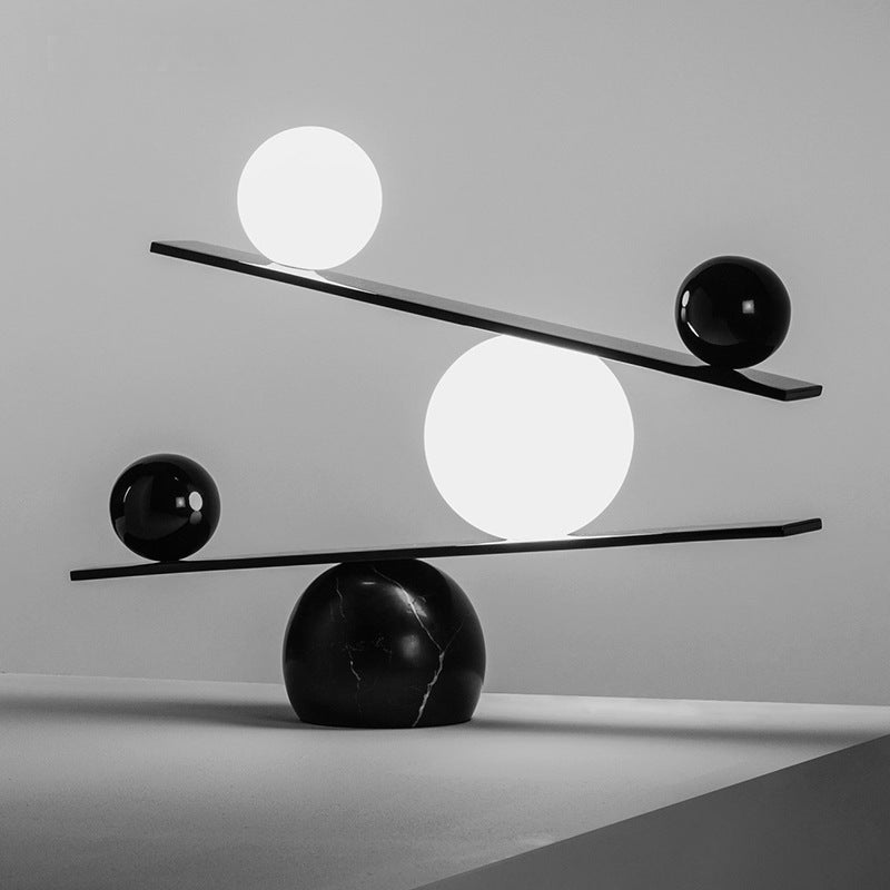 Luce Elegante Nordica - Lampada da Tavolo con Paralume in Tessuto