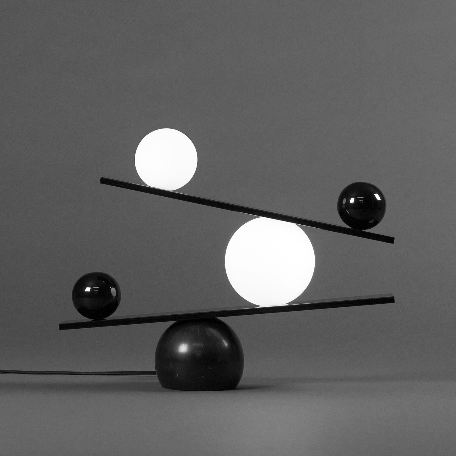 Luce Elegante Nordica - Lampada da Tavolo con Paralume in Tessuto