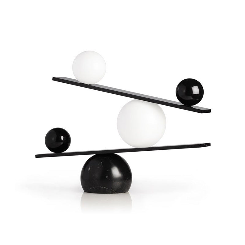 Luce Elegante Nordica - Lampada da Tavolo con Paralume in Tessuto