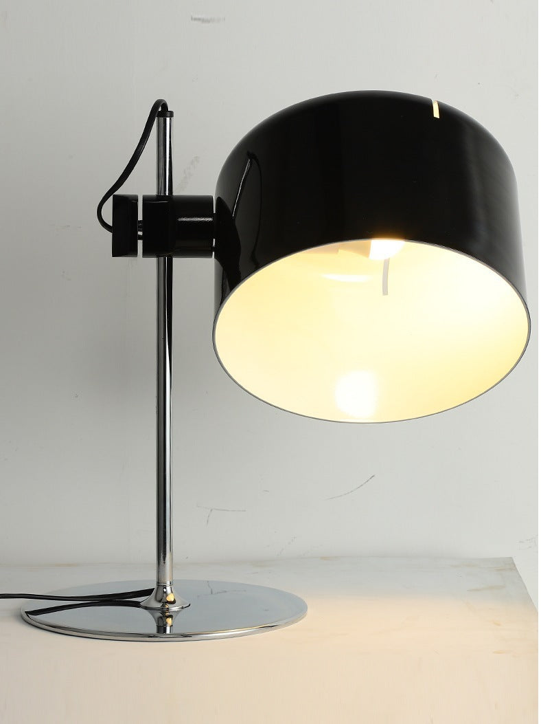 Eleganza Minimalista con Lampada da Tavolo Moderna