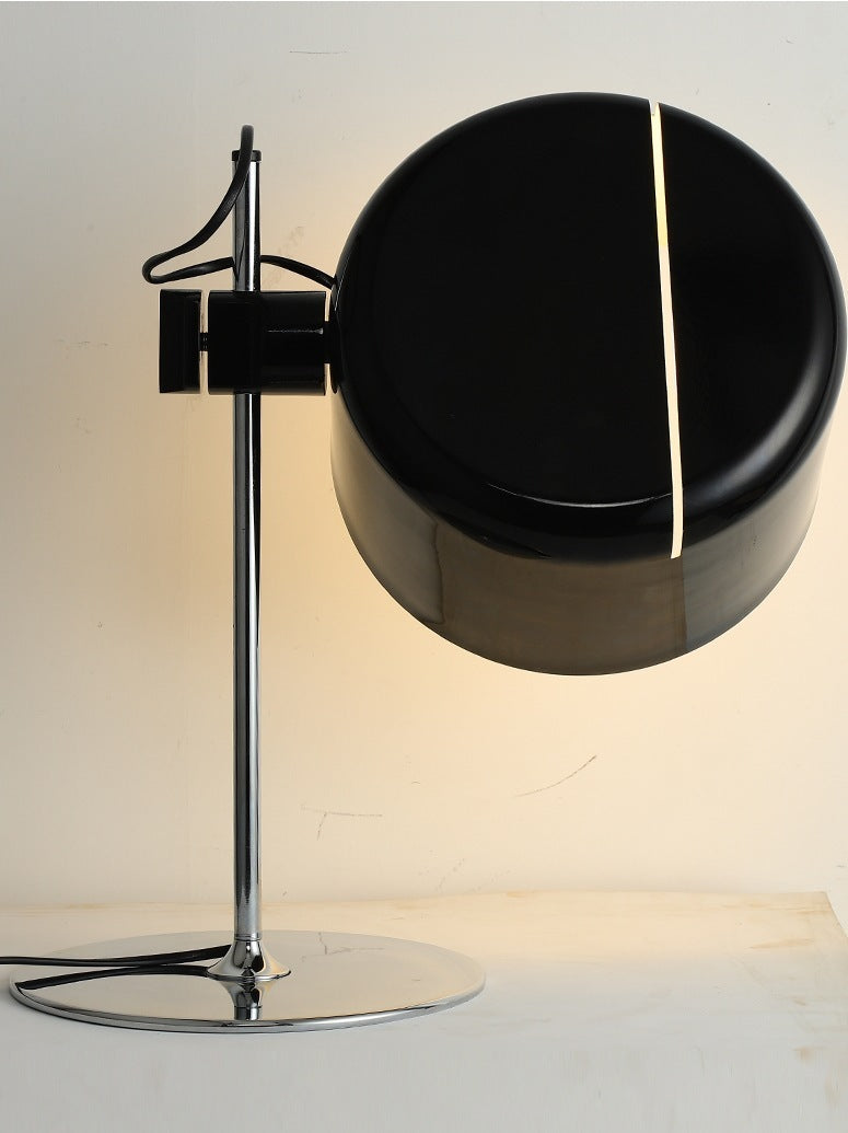 Eleganza Minimalista con Lampada da Tavolo Moderna