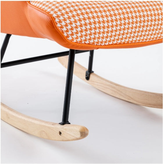 Eleganza e Comfort con Sedia a Dondolo in Tessuto