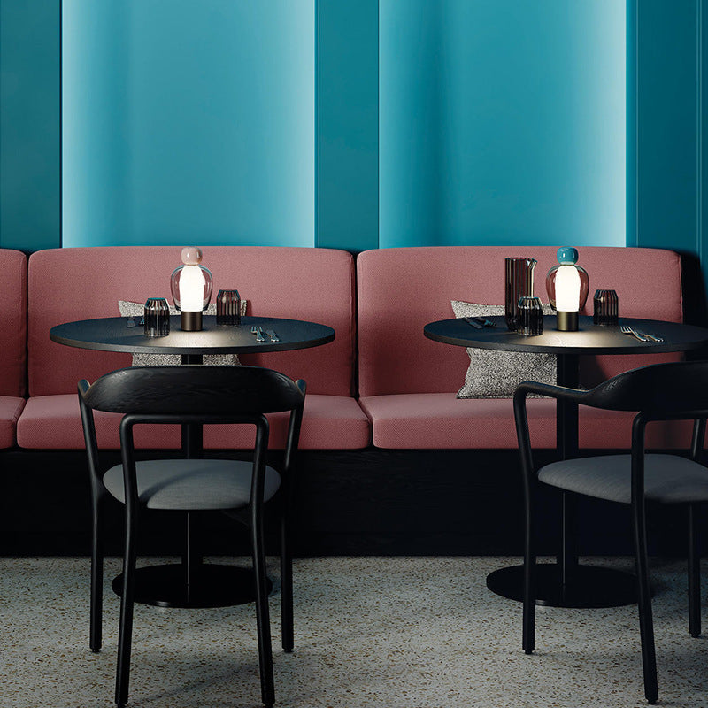 Minimalismo Elegante con Lampada da Tavolo in Vetro