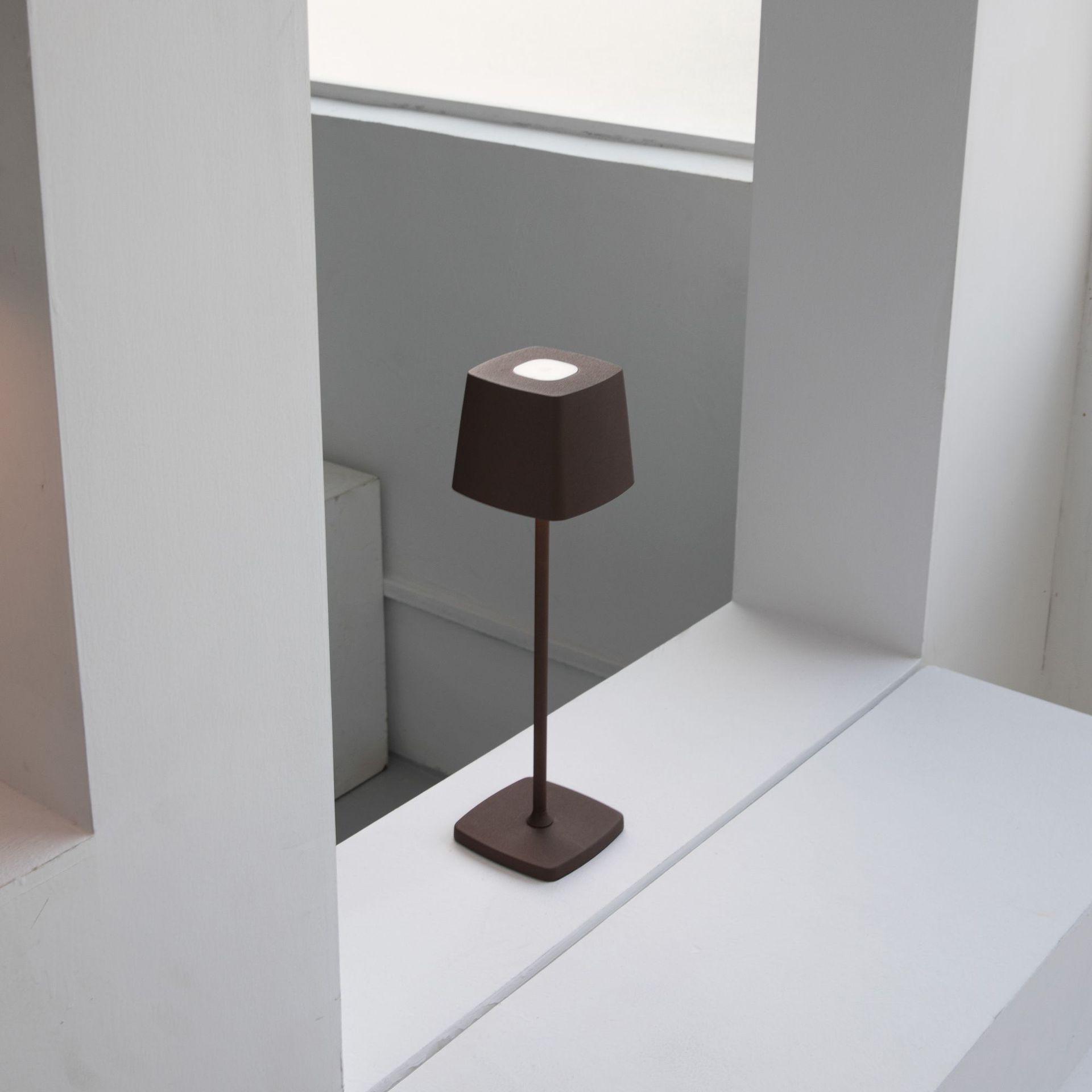 Lampada da Scrivania Ricaricabile USB - Eleganza e Atmosfera per Ogni Ambiente