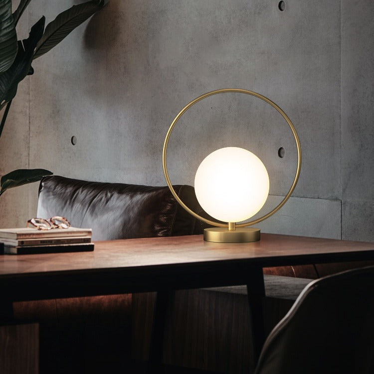 Lampada da Comodino in Rame - Lusso Leggero e Atmosfera Romantica