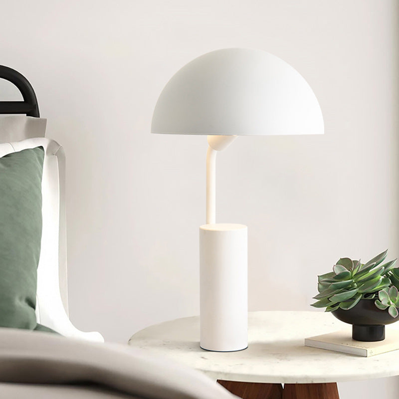 Raffinatezza Minimalista con Lampada da Scrivania Macaron