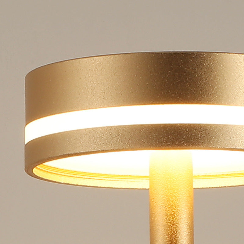 Illuminazione Elegante con Lampada da Tavolo Frisbee