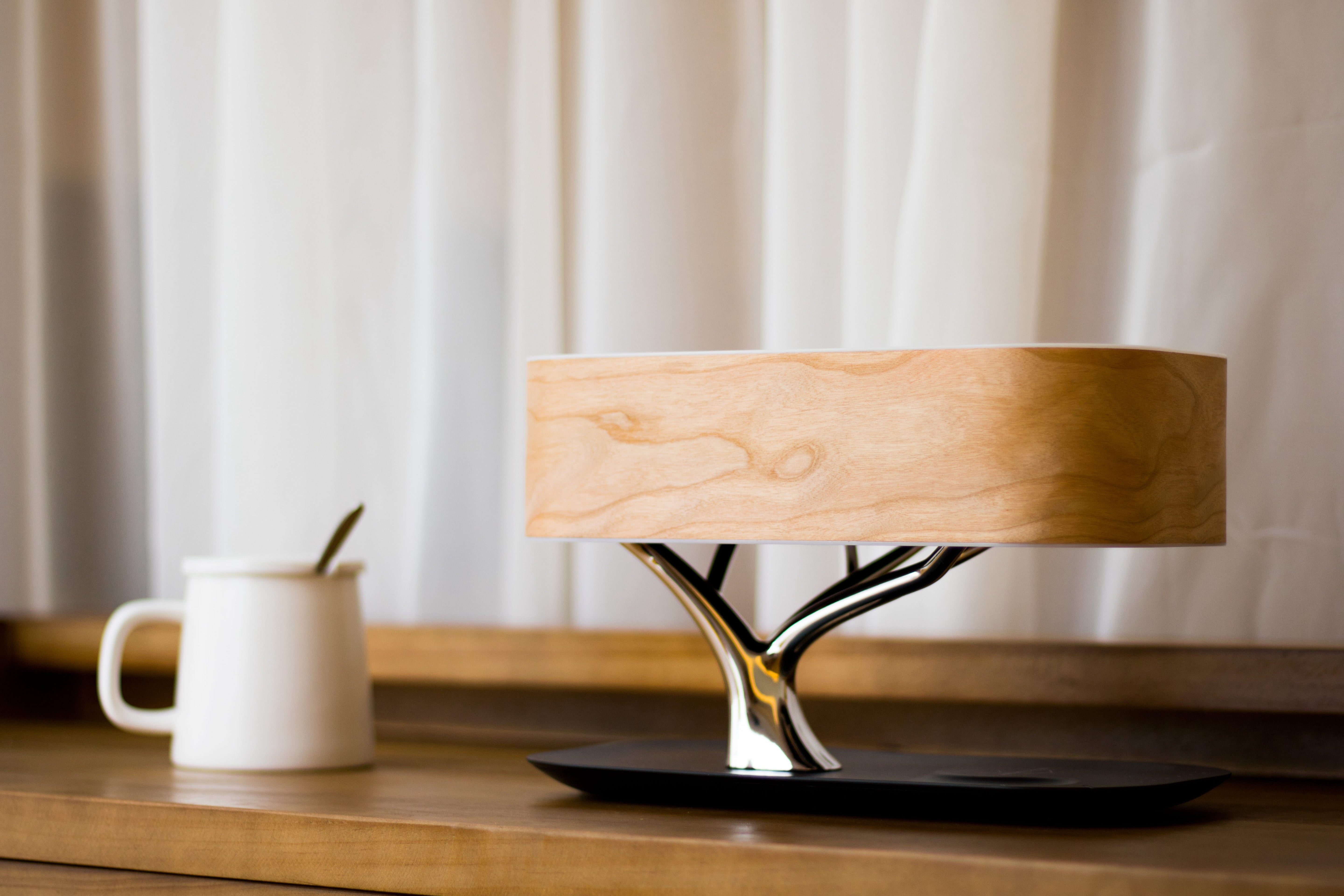Raffinatezza Naturale con Lampada Albero con Ricarica Wireless