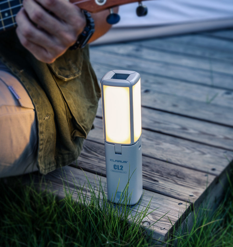 Illuminazione Versatile per Avventure Outdoor