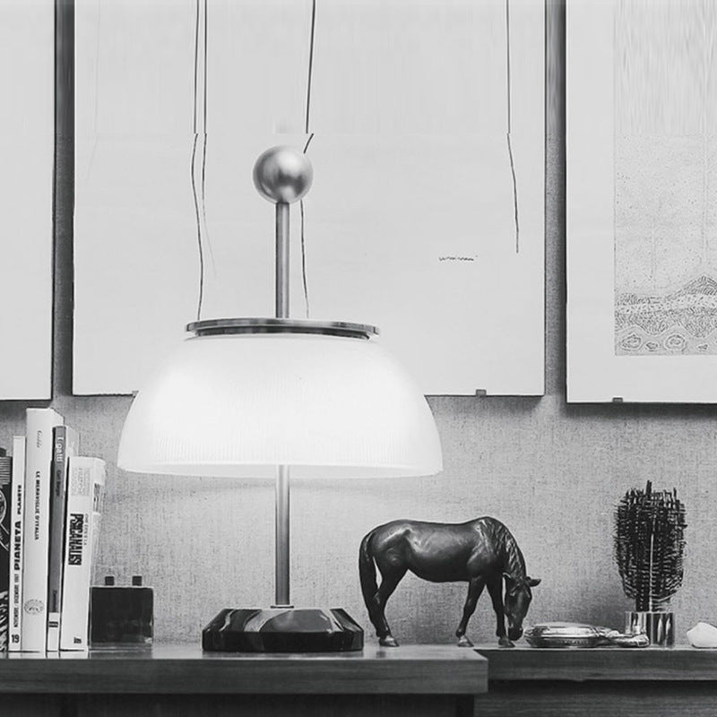 Raffinatezza Minimalista con Lampada da Tavolo in Vetro