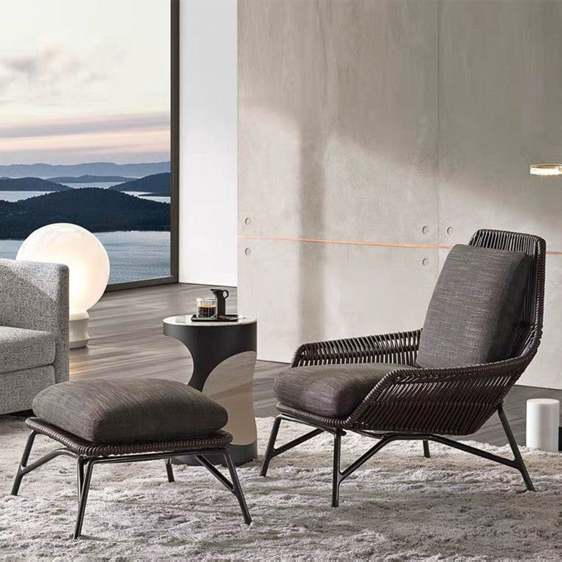 Eleganza All'Aperto con Set di Divano in Rattan e Tavolino