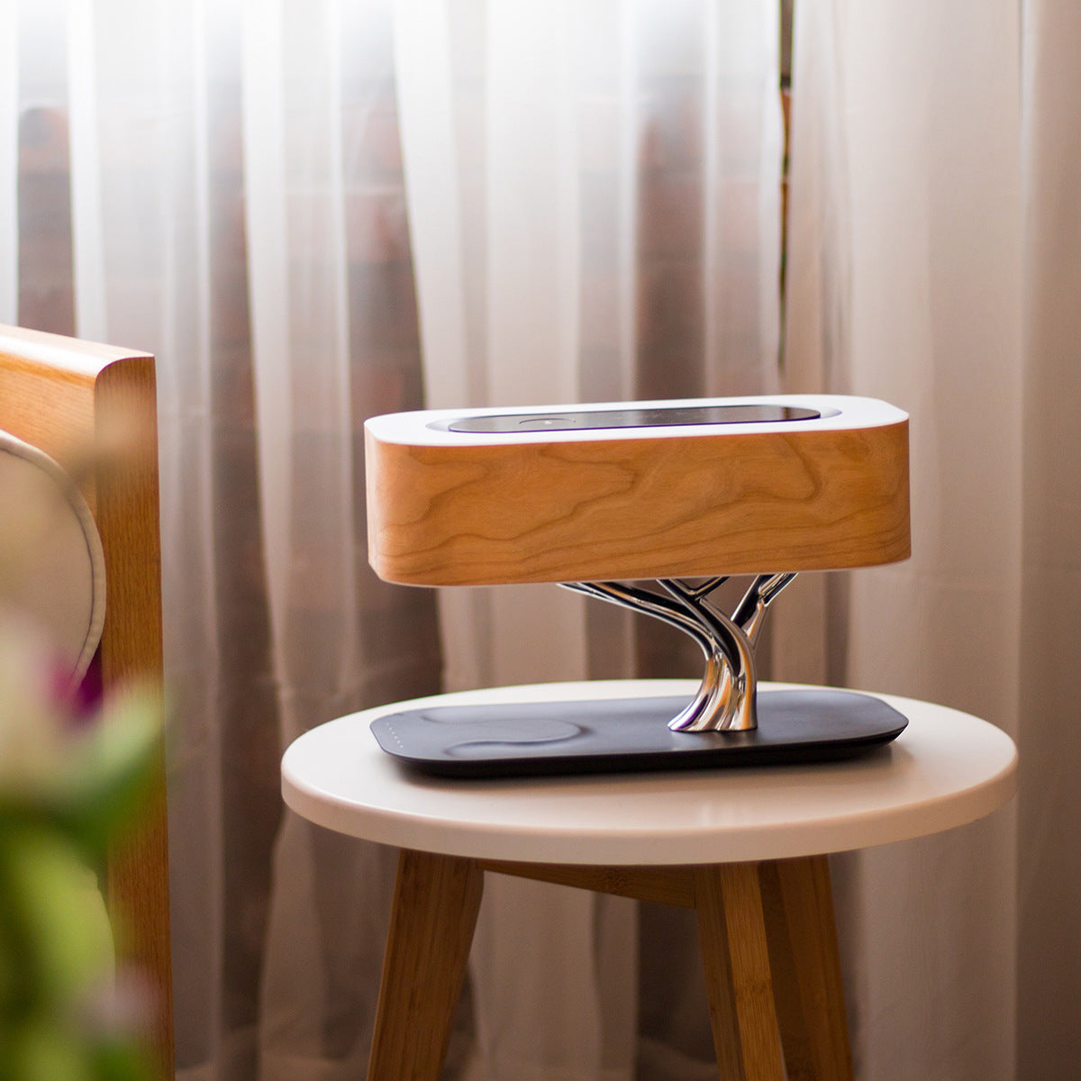 Raffinatezza Naturale con Lampada Albero con Ricarica Wireless