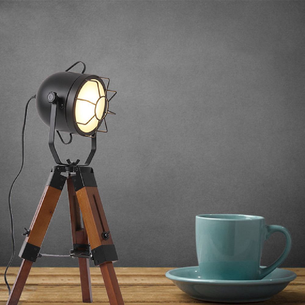 Fascino Vintage con Lampada da Tavolo a Treppiede
