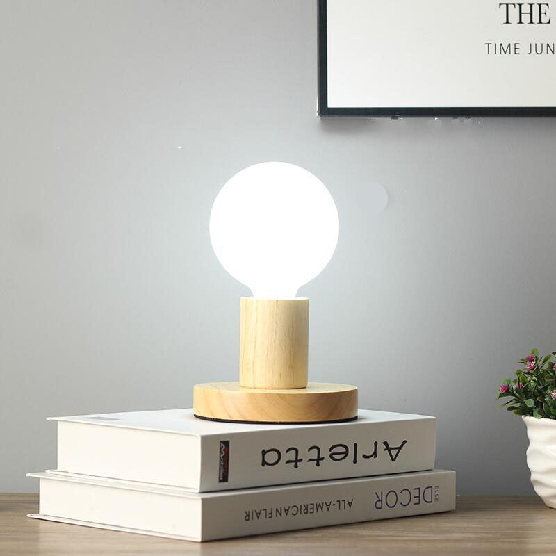 Elegante lampada LED in stile minimalista con base in bambù