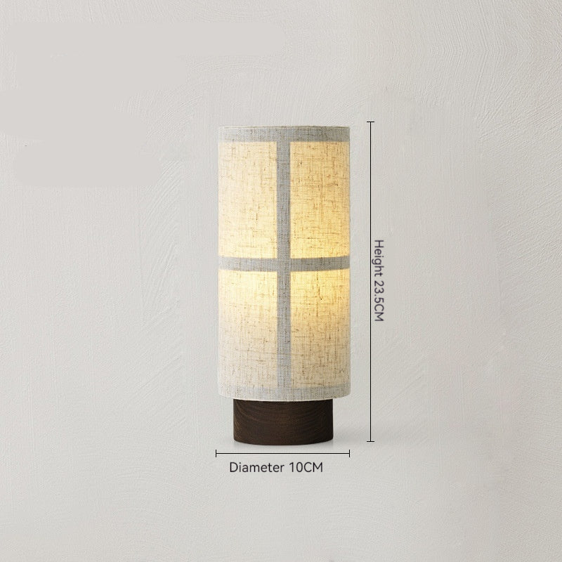 "Lampada da Parete in Tessuto e Legno: Illumina il Tuo Spazio con Eleganza Artigianale"