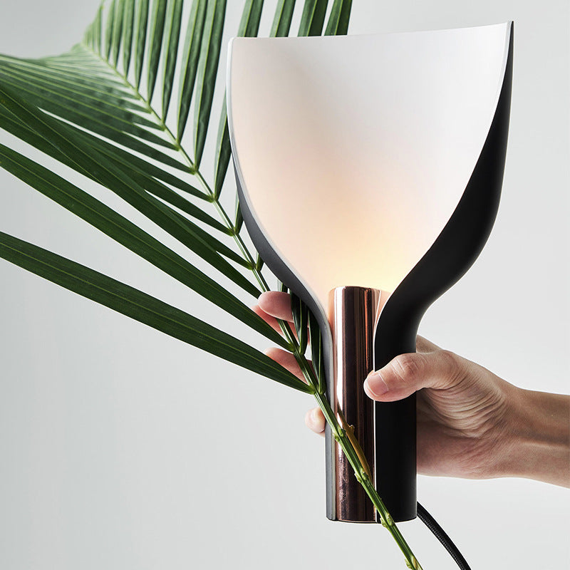 Eleganza Creativa con Lampada Decorativa da Tavolo