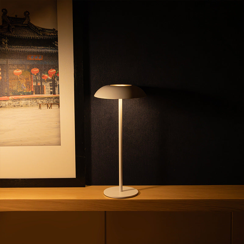 Lampada da Tavolo Vintage con Ricarica Wireless - Eleganza Retrò e Tecnologia Moderna