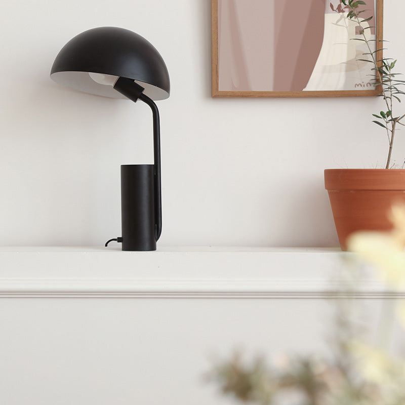 Raffinatezza Minimalista con Lampada da Scrivania Macaron