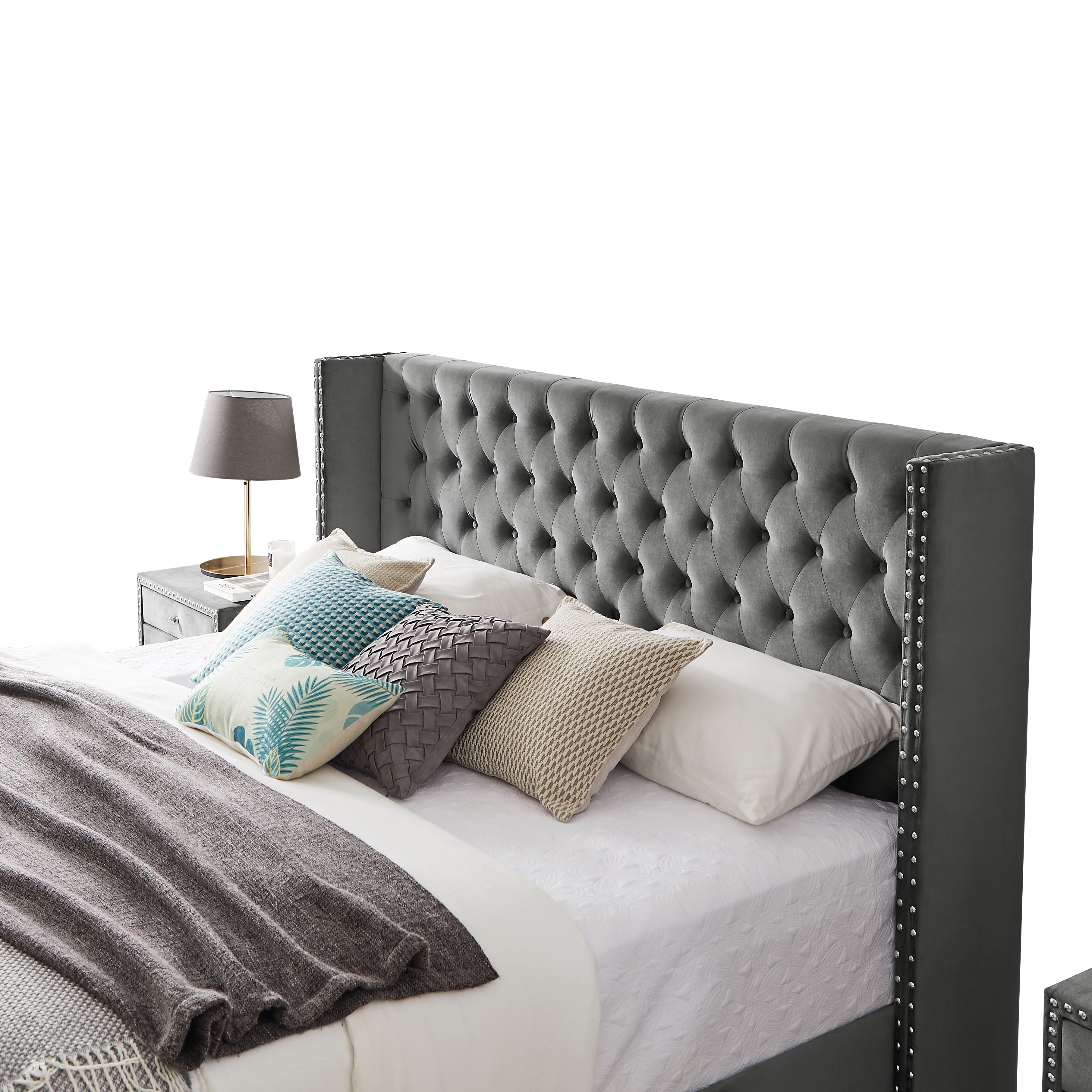 Reale Eleganza: Letto King B100S con Comodino e Testiera Imbottita dal Design Esclusivo