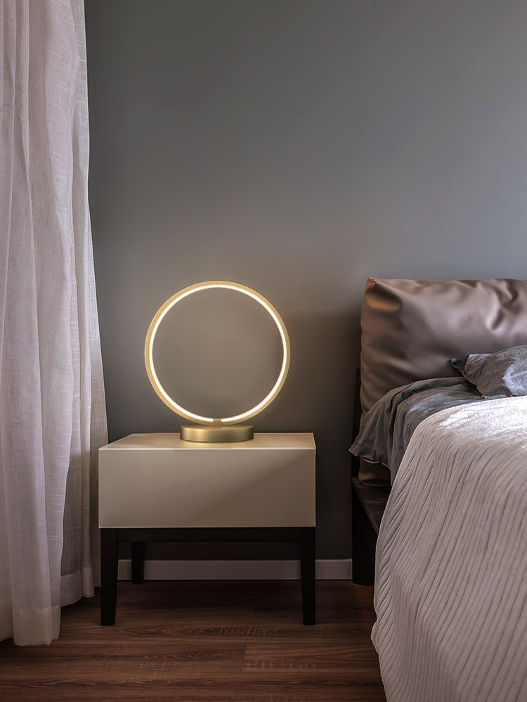 Lampada da Tavolo in Rame - Eleganza Minimalista con Tocco Vintage