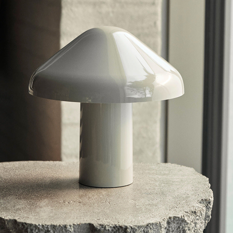 Raffinatezza Nordica con Lampada Decorativa "Mushroom"