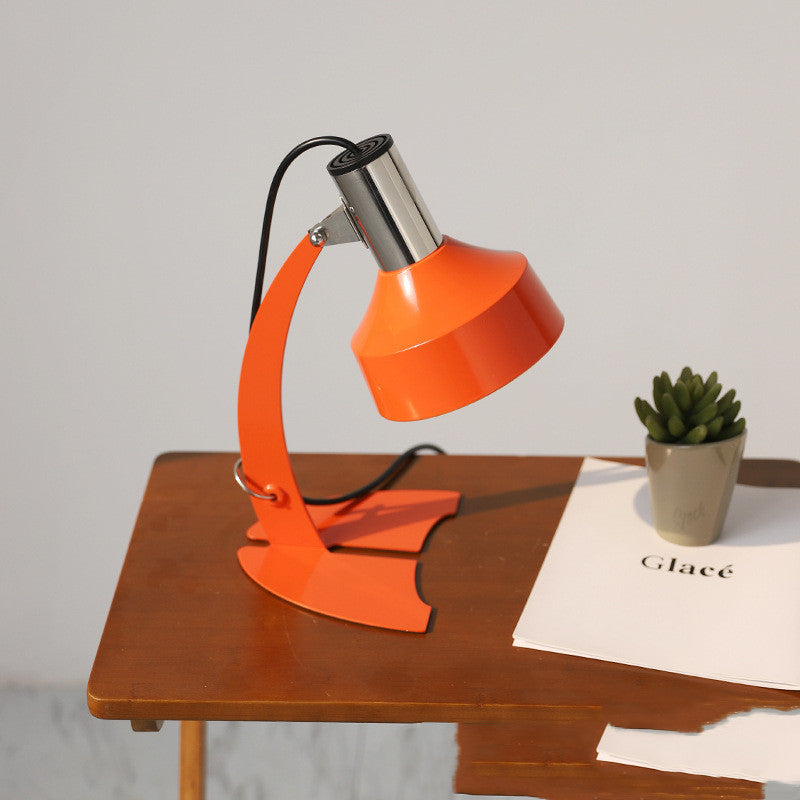 Fascino Vintage con Lampada da Tavolo "Fishtail"
