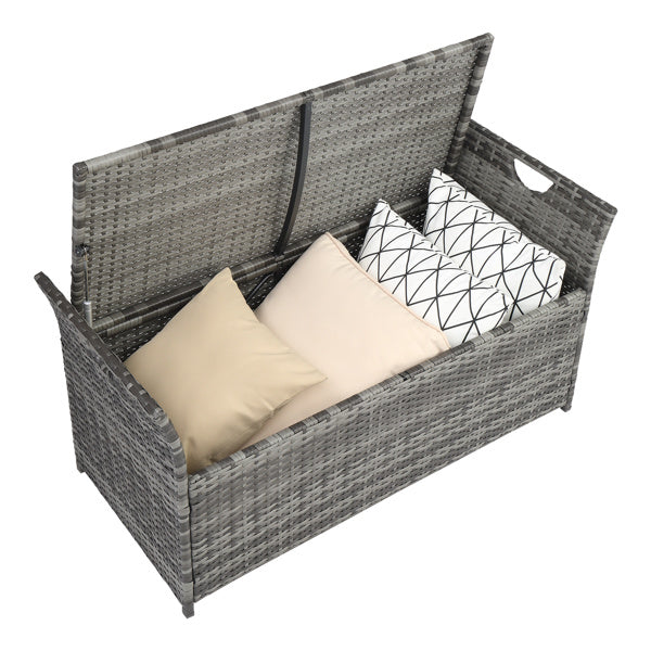 Eleganza Funzionale con Pouf Contenitore in Rattan