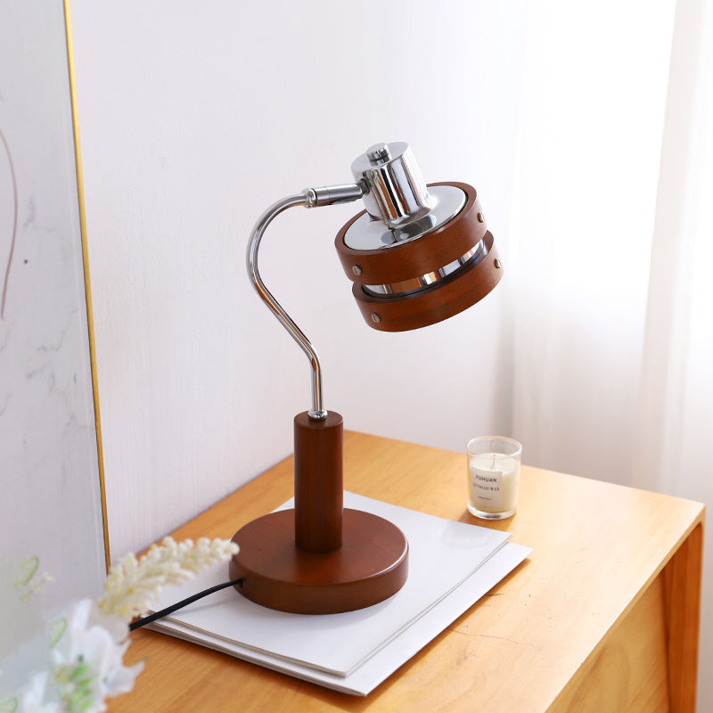 Fascino Retrò con Lampada da Tavolo in Noce Francese