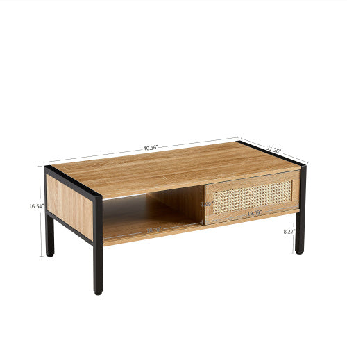 Eleganza Naturale con Tavolino da Caffè in Rattan