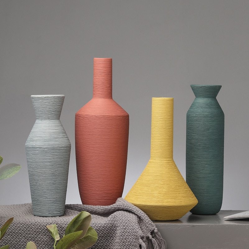 Raffinatezza Europea con Vaso in Ceramica "Nordic Style"