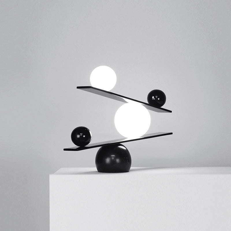 Luce Elegante Nordica - Lampada da Tavolo con Paralume in Tessuto