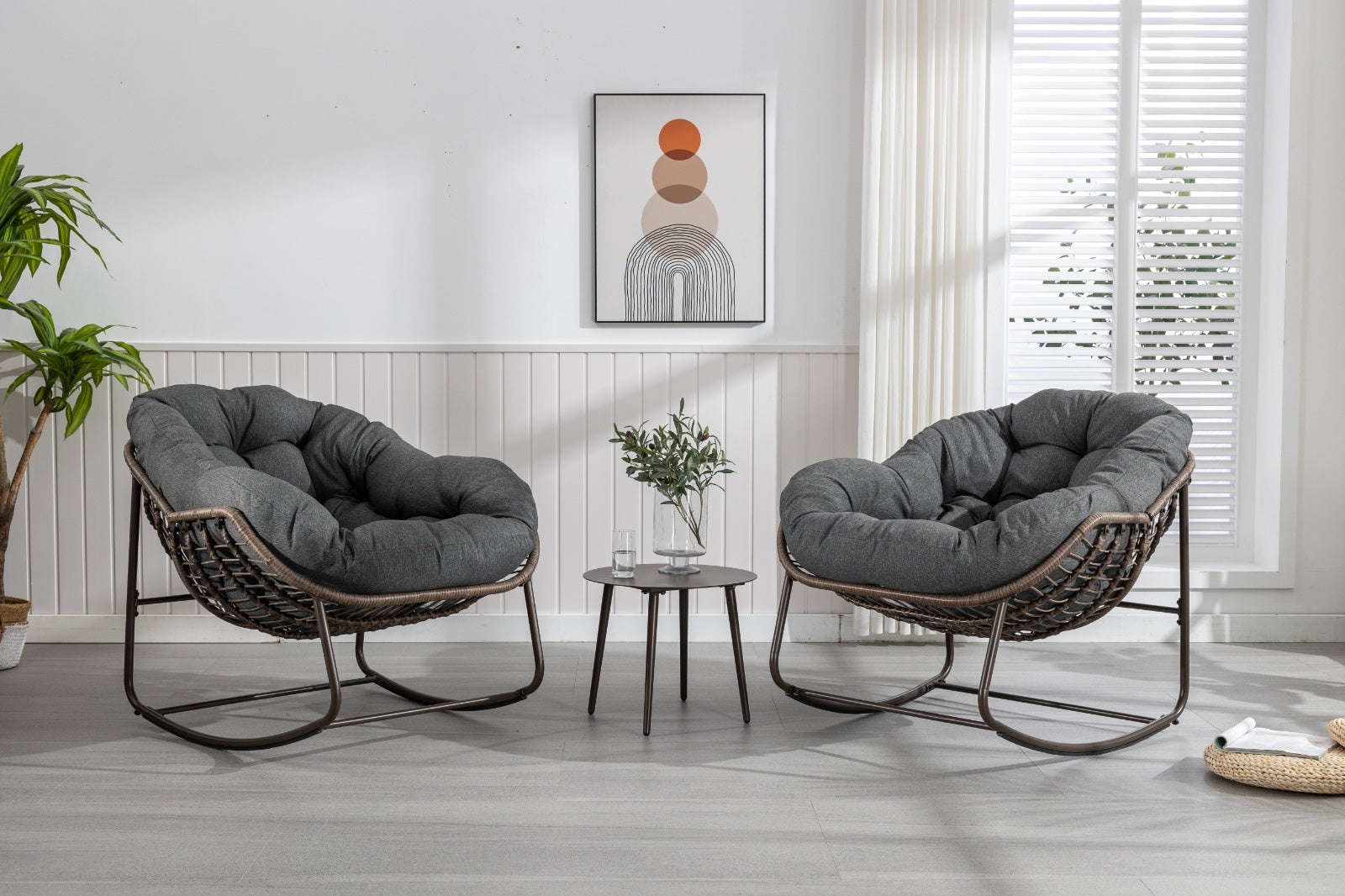 Sedia a Dondolo in Rattan con Cuscino - Comfort Naturale per Interni ed Esterni