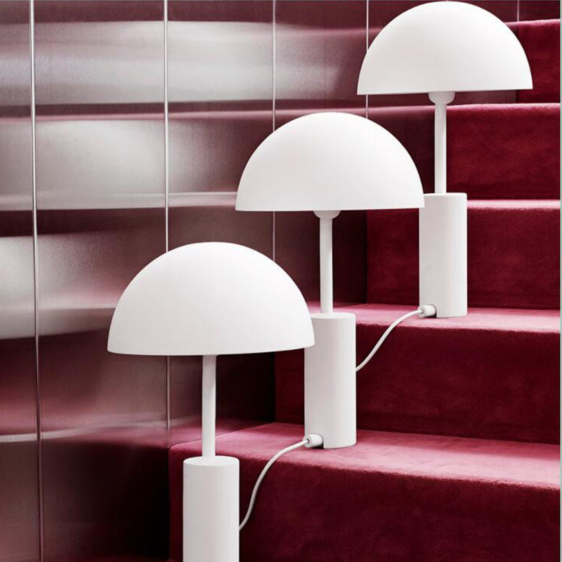 Raffinatezza Minimalista con Lampada da Scrivania Macaron